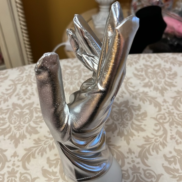 New silver Gloves - Picture 6 of 9
